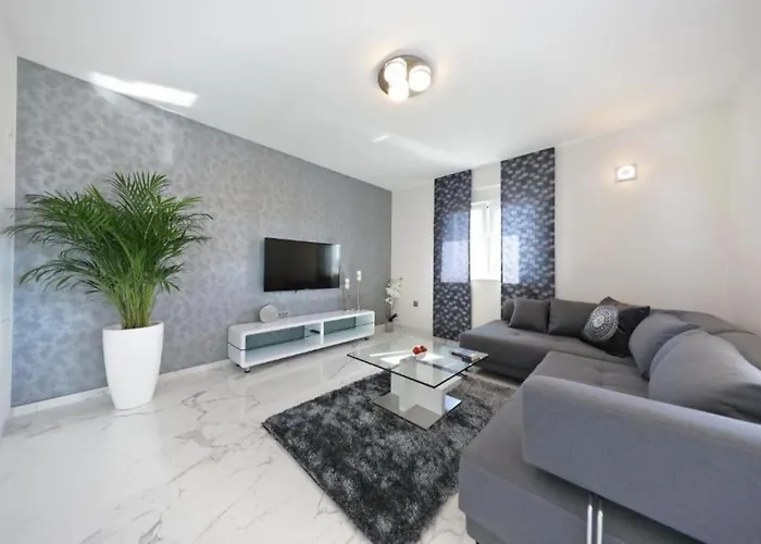 Luxury Majpruz I * Ζαντάρ