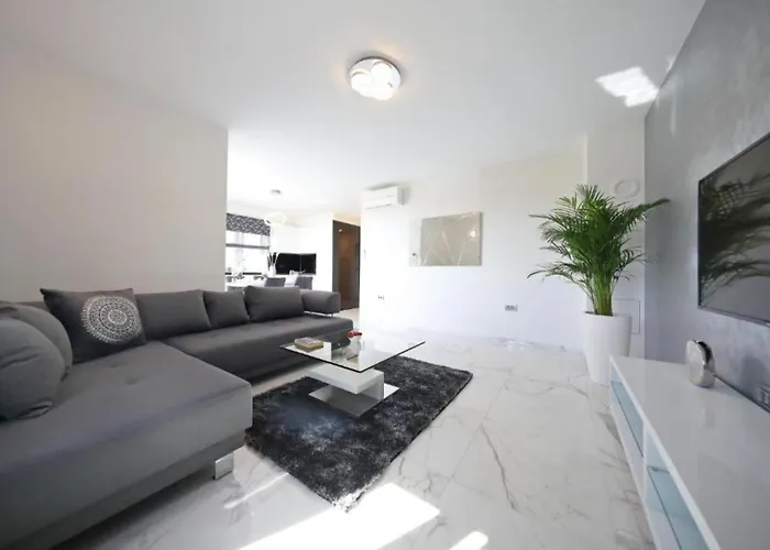 Luxury Majpruz I * Ζαντάρ