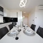 Luxury Majpruz I Apartment *