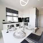 Luxury Majpruz I شقة *