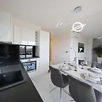 Luxury Majpruz I شقة *