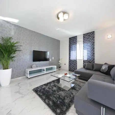 Luxury Majpruz I * Ζαντάρ