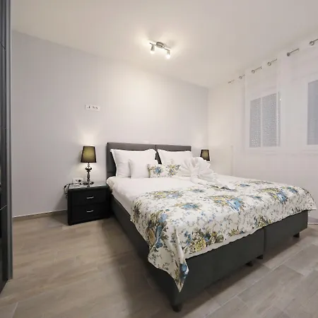 Luxury Majpruz I * Ζαντάρ