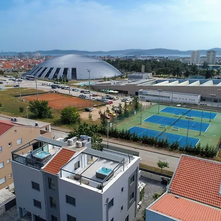 Luxury Majpruz I شقة