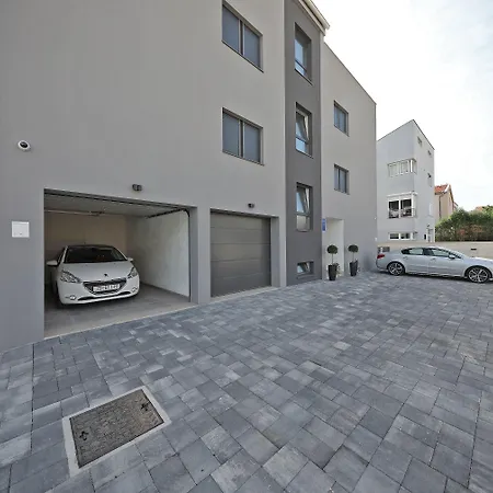 Appartement Luxury Majpruz I *