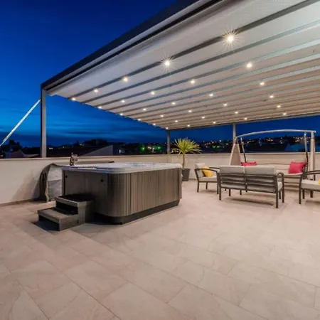 Appartement Luxury Majpruz I *