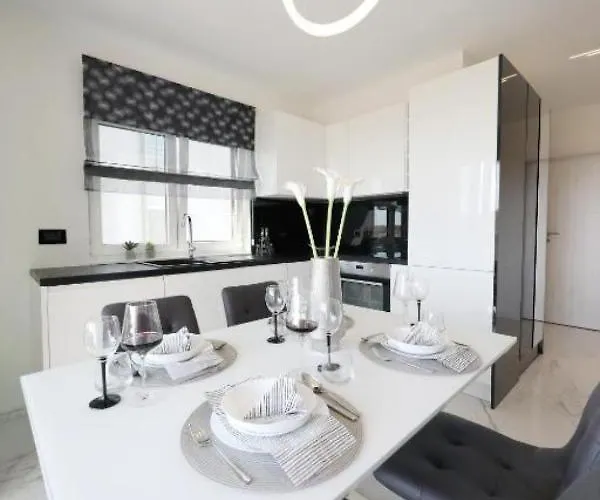 Apartment Luxury Majpruz I
